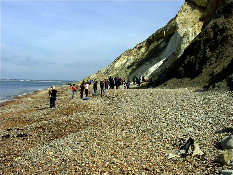 gal/holiday/Isle of Wight 2003/Alum_Bay_beach_DSC07408.JPG